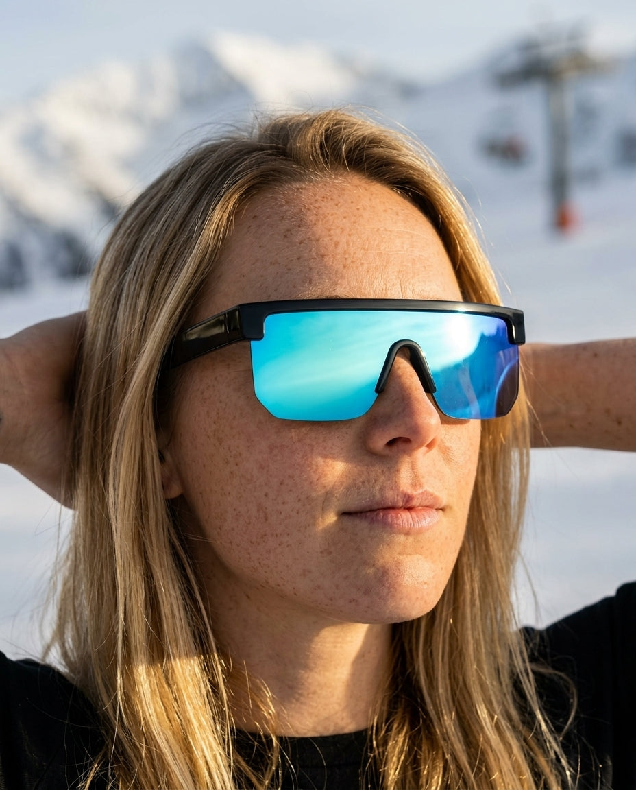 Skidåkerska med SunFit Sport Jet Blå i backen